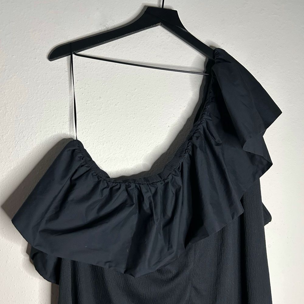 Who What Wear Plus Size Ruffle One Shoulder Top - Picture 8 of 13
